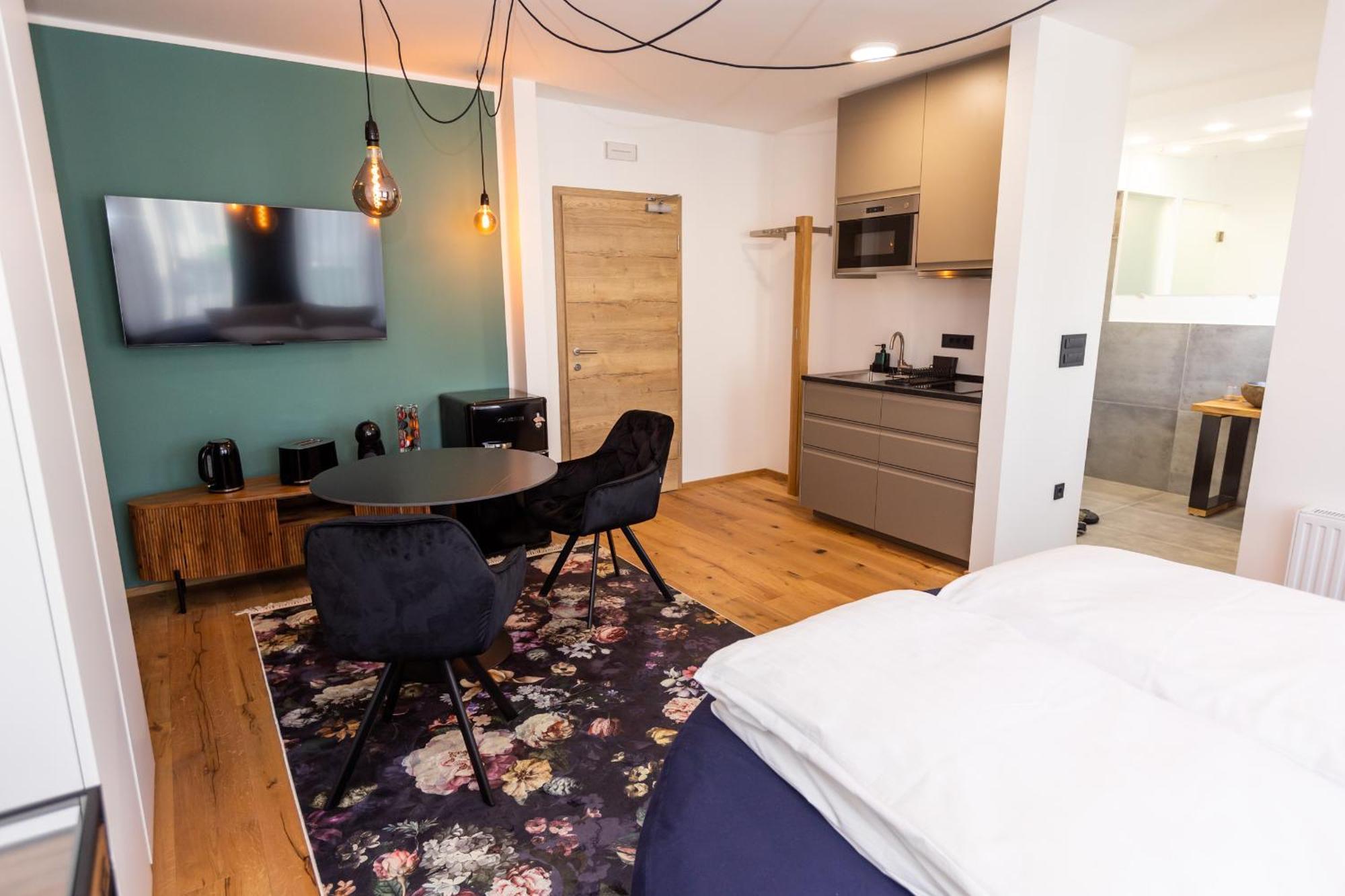 Kavenija Apartmaji - Free Parking Maribor Ngoại thất bức ảnh